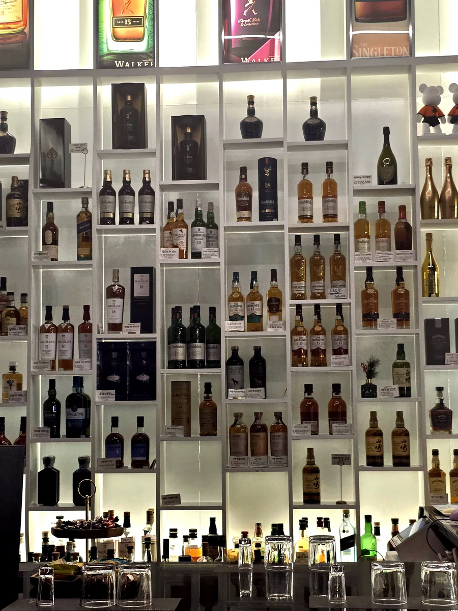 신림 토킹 바 High Whiskey 내부 인테리어 05